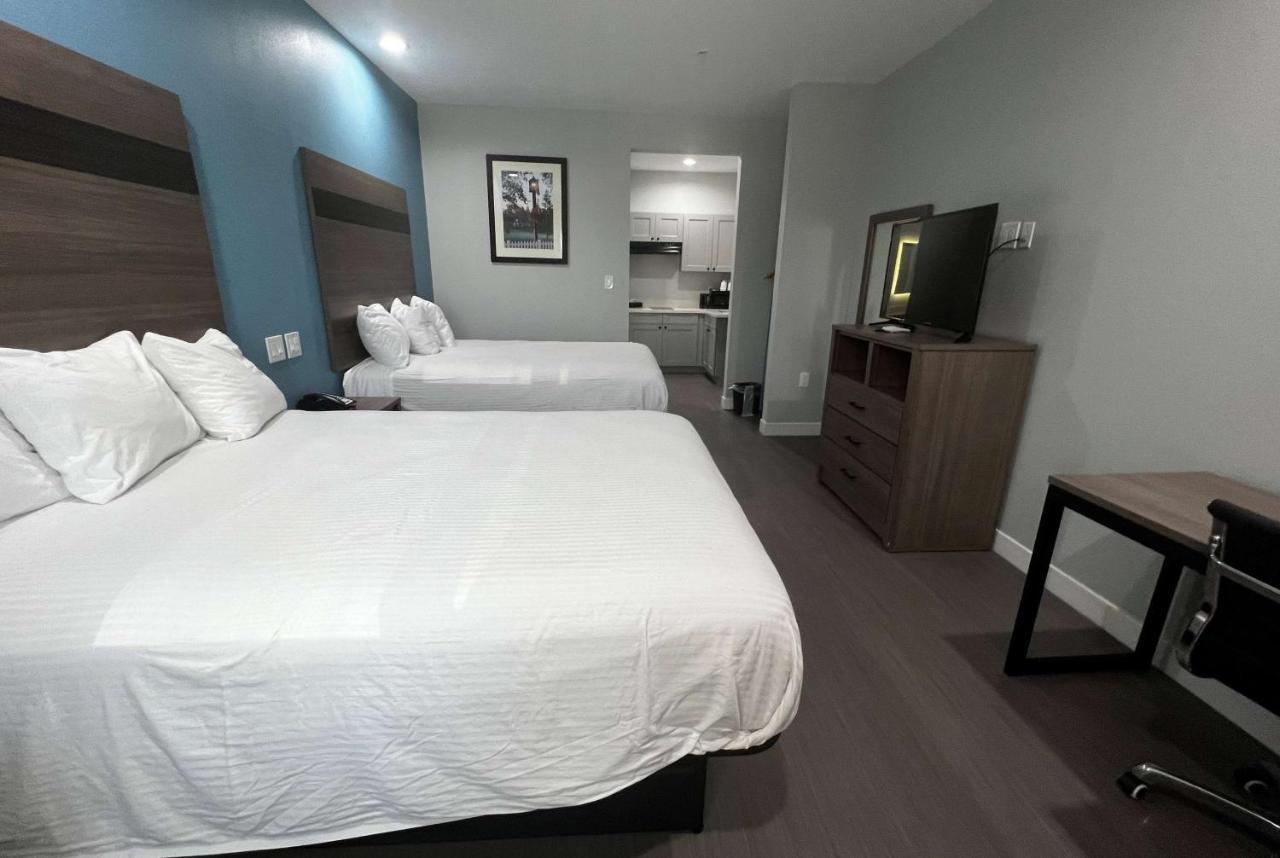 Baymont By Wyndham Freeport Texas Exterior foto