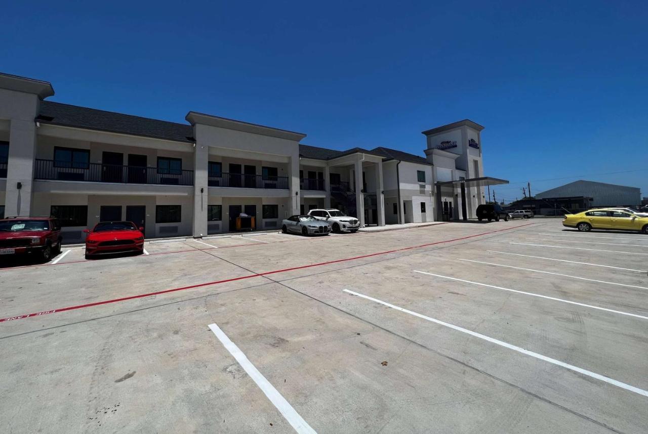 Baymont By Wyndham Freeport Texas Exterior foto