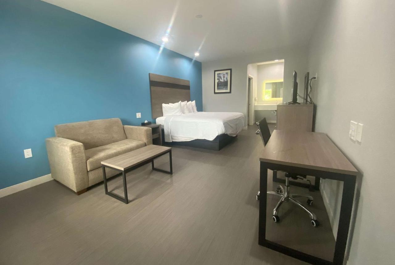 Baymont By Wyndham Freeport Texas Exterior foto