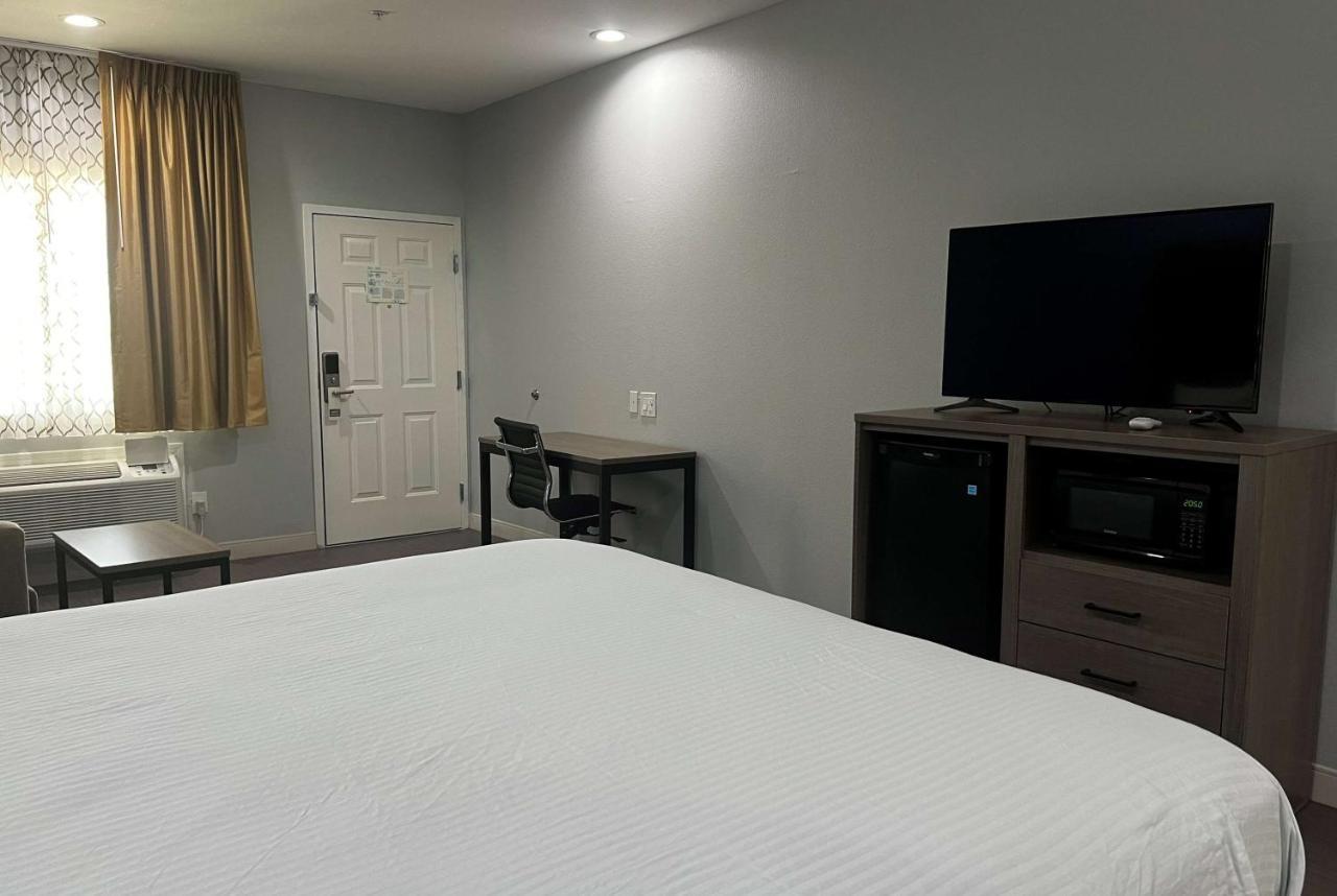 Baymont By Wyndham Freeport Texas Exterior foto