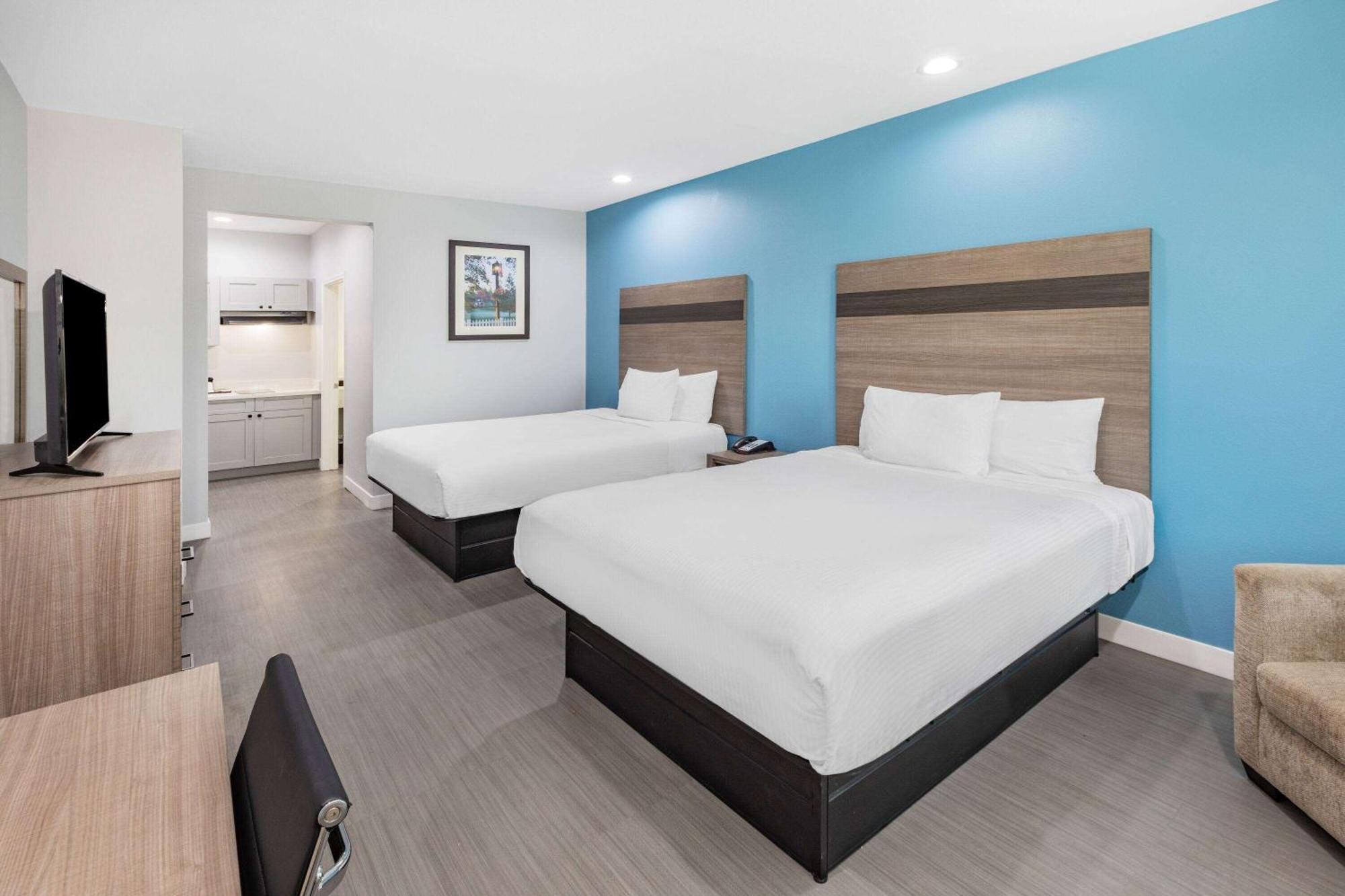 Baymont By Wyndham Freeport Texas Exterior foto