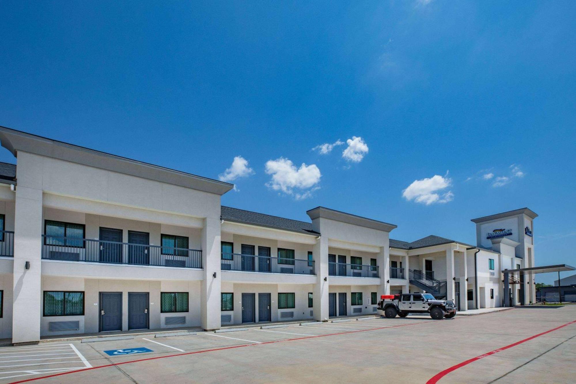 Baymont By Wyndham Freeport Texas Exterior foto